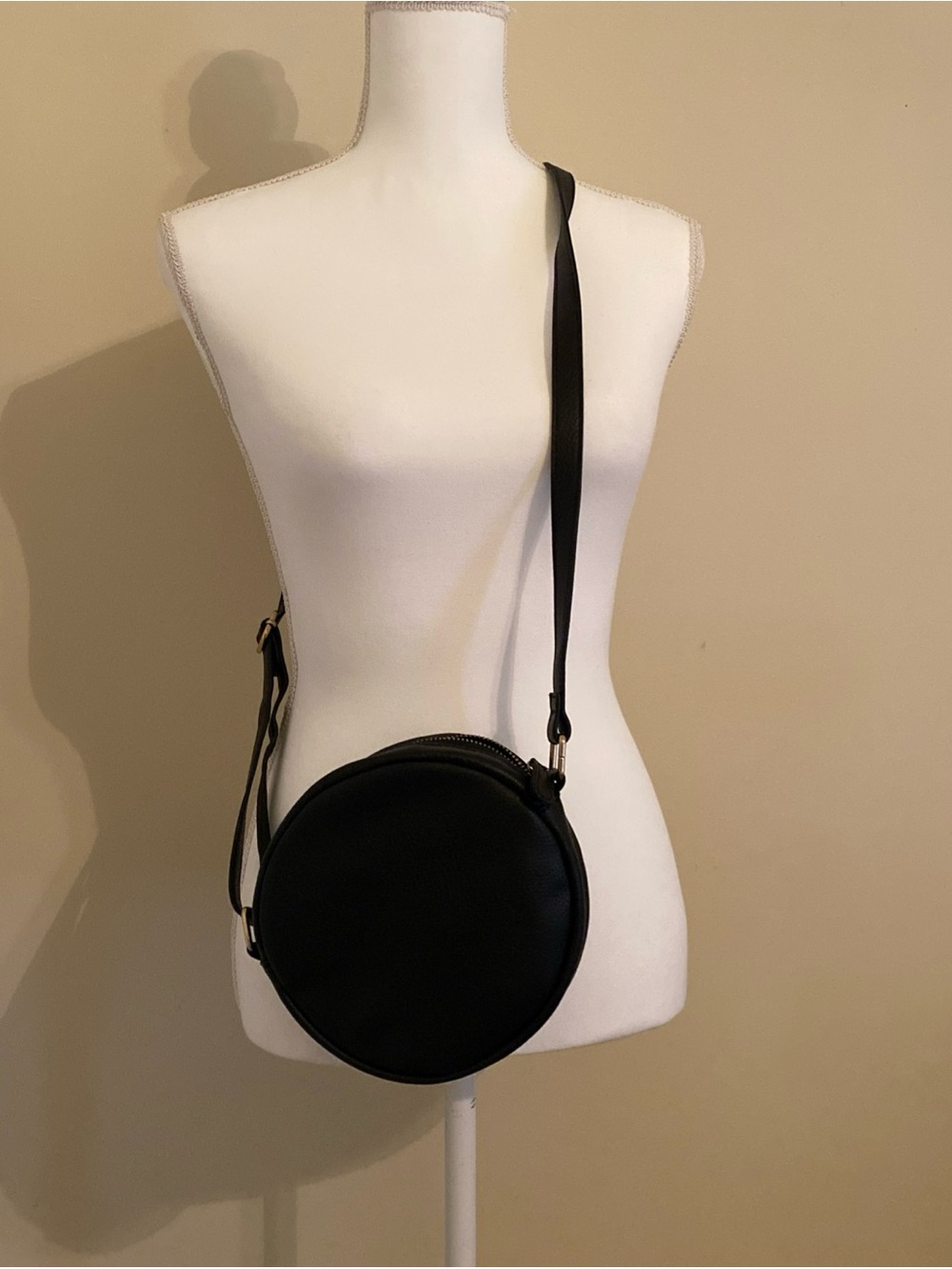 Red Camel Black Round Crossbody Bag - Minimalist Circle Design